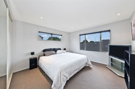 Photo of property in 51 Strowan Road, Strowan, Christchurch, 8052