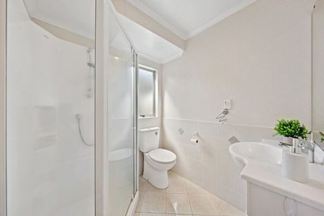 Photo of property in 8 Landvale Court, Browns Bay, Auckland, 0630