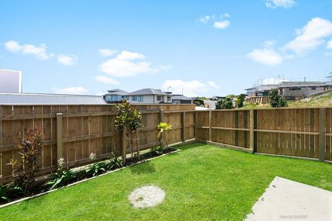 Photo of property in 1/62 Spenmoor Street, Newlands, Wellington, 6037