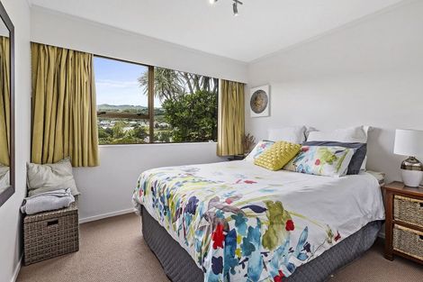 Photo of property in 14 Mckeefry Grove, Tawa, Wellington, 5028