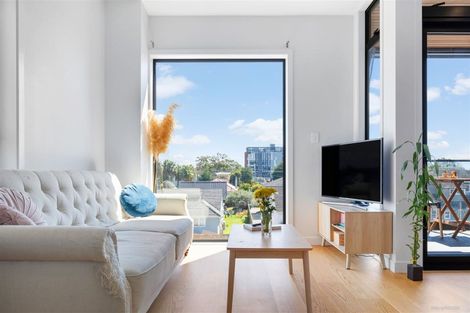 Photo of property in Frank Sargeson Apts, 201/74 Anzac Street, Takapuna, Auckland, 0622