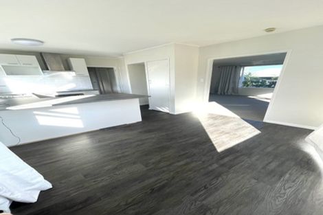 Photo of property in 1/53 Seaview Road, Castor Bay, Auckland, 0620