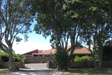 Photo of property in 28 Sharon Road, Waiake, Auckland, 0630