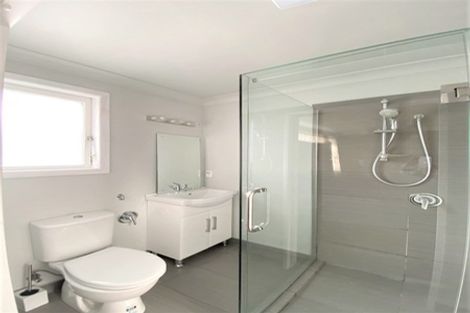 Photo of property in 37 Amberley Avenue, Te Atatu South, Auckland, 0610