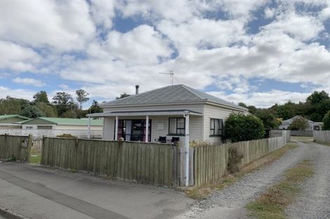 Photo of property in 2 Otanga Street, Dannevirke, 4930