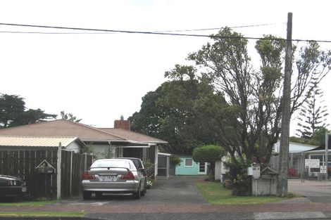 Photo of property in 1/52 Sunnynook Road, Sunnynook, Auckland, 0620