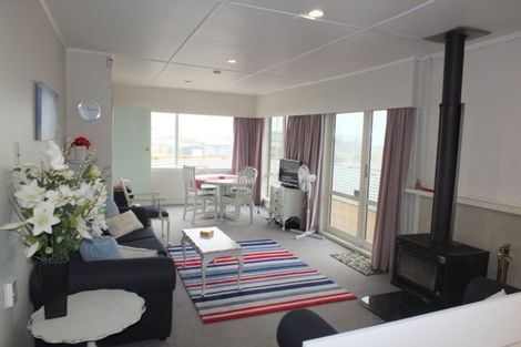 Photo of property in 10 Brown Terrace, Foxton Beach, Foxton, 4815