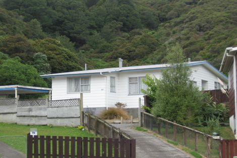 Photo of property in 37 Edelweiss Grove, Timberlea, Upper Hutt, 5018