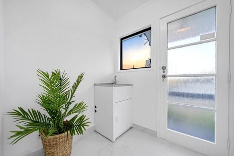Photo of property in 87 West Harbour Drive, West Harbour, Auckland, 0618