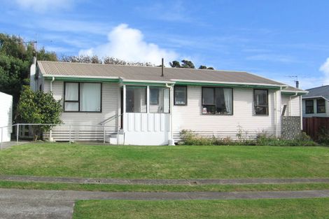 Photo of property in 28 Waiuta Street, Titahi Bay, Porirua, 5022
