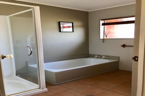 Photo of property in 6 Bass Street, West Harbour, Auckland, 0618