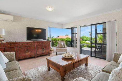 Photo of property in 8 Ferntree Terrace, West Harbour, Auckland, 0618