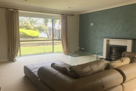 Photo of property in 132 Hugh Green Drive, Pinehill, Auckland, 0632