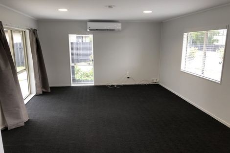 Photo of property in 3 Lydia Place, Kelvin Grove, Palmerston North, 4414
