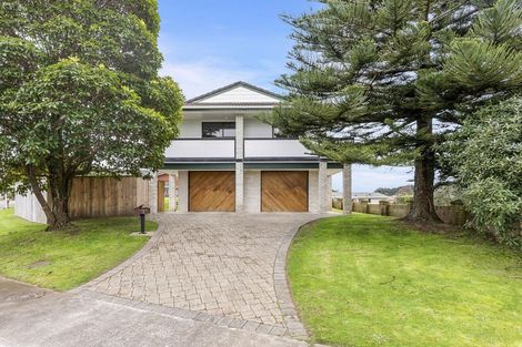 Photo of property in 2 Chilton Drive, Paraparaumu, 5032