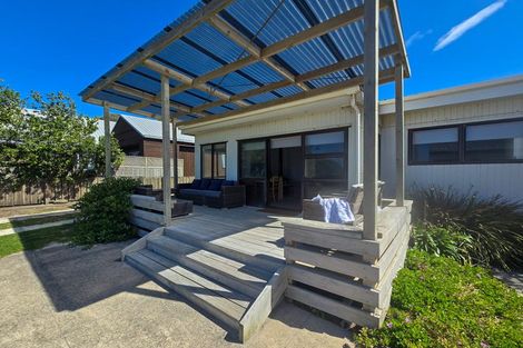 Photo of property in 213 Pukehina Parade, Pukehina, 3189