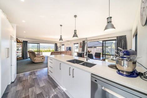 Photo of property in 100 Riverstone Drive, Riverstone Terraces, Upper Hutt, 5018