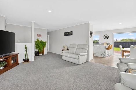Photo of property in 23 Raabia Close, Parakai, 0830