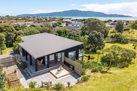 Photo of property in 2a Otaihanga Road, Paraparaumu Beach, Paraparaumu, 5032