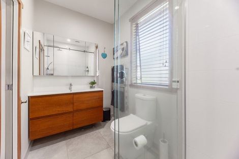 Photo of property in 32 Lorna Irene Drive, Raumati South, Paraparaumu, 5032