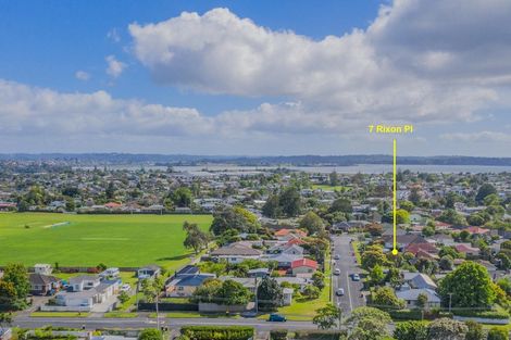 Photo of property in 7 Rixon Place, Te Atatu Peninsula, Auckland, 0610