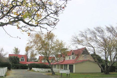 Photo of property in 7 Barber Grove, Moera, Lower Hutt, 5010