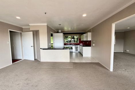 Photo of property in 112 Whangaparaoa Road, Red Beach, 0932