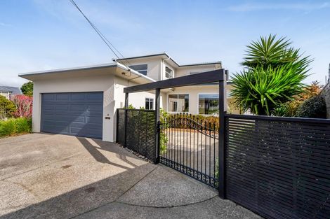 Photo of property in 10 Strandon Place, Strandon, New Plymouth, 4312