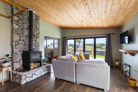 Photo of property in 30 Sandleigh Drive, Athenree, Katikati, 3177