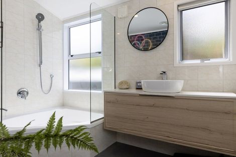 Photo of property in 358 Lake Terrace, Two Mile Bay, Taupo, 3330