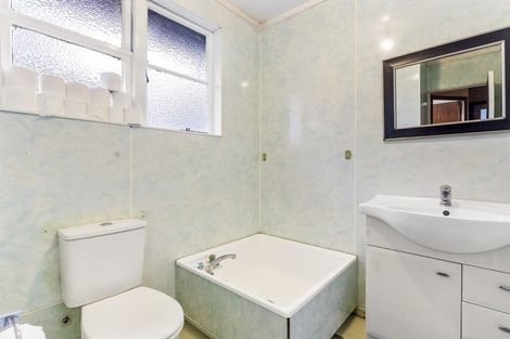 Photo of property in 33 Taikata Road, Te Atatu Peninsula, Auckland, 0610