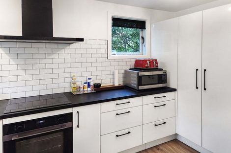 Photo of property in 2/5 Coates Grove, Silverstream, Upper Hutt, 5019