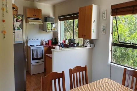 Photo of property in 2/15 Louise Place, Browns Bay, Auckland, 0630