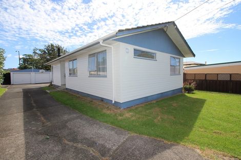 Photo of property in 97 Vodanovich Road, Te Atatu South, Auckland, 0610