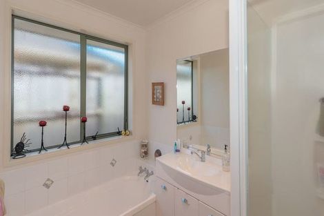 Photo of property in 5 Locksley Lane, Hamilton East, Hamilton, 3216