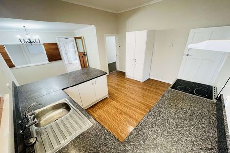 Photo of property in 98 Vigor Brown Street, Napier South, Napier, 4110