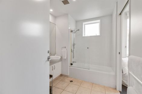 Photo of property in The Beaumont Apartments, 2/12 Maunganui Road, Mount Maunganui, 3116