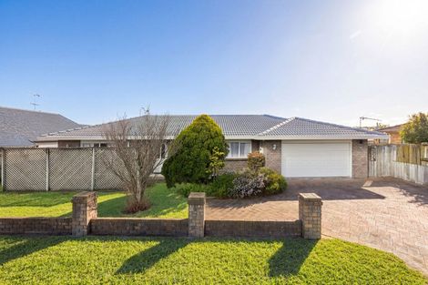 Photo of property in 1/242 Botany Road, Golflands, Auckland, 2013