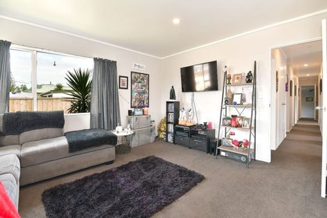 Photo of property in 19 Parakai Avenue, Parakai, 0830