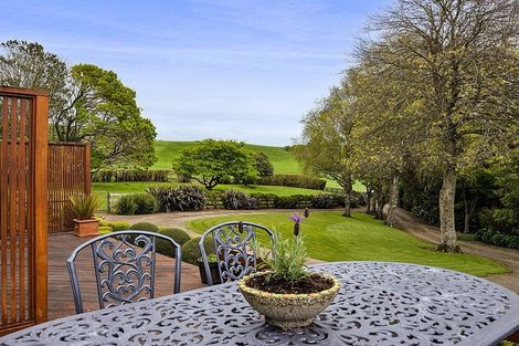 Photo of property in 5171b Mountain Road, Eltham, 4398