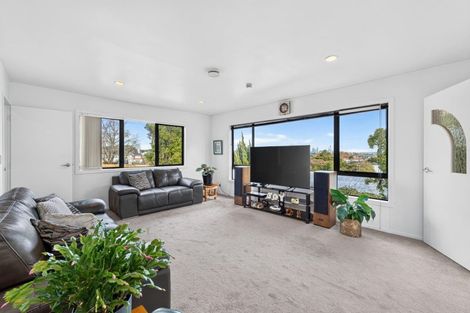 Photo of property in 2/51 Merani Street, Belmont, Auckland, 0622