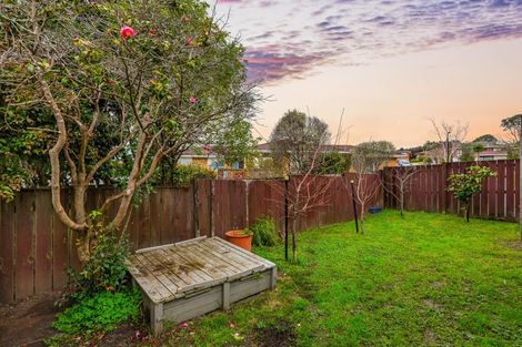 Photo of property in 2/16 Fernbird Place, Massey, Auckland, 0614