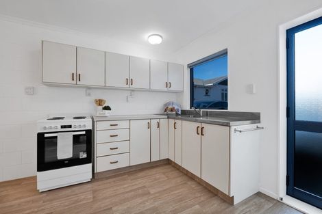 Photo of property in 2/65 Northgate, Strandon, New Plymouth, 4312