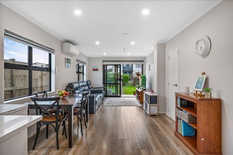 Photo of property in 2 Lumbarda Drive, Kumeu, 0810