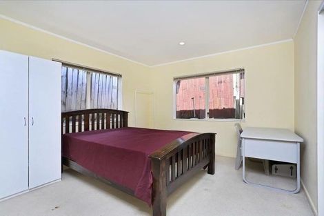 Photo of property in 2 Kelman Road, Kelston, Auckland, 0602