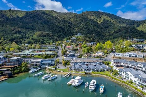 Photo of property in 62 Waikawa Road, Picton, 7220