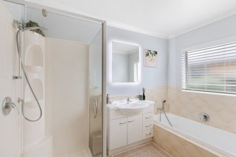 Photo of property in 587 Grenada Street, Papamoa Beach, Papamoa, 3118