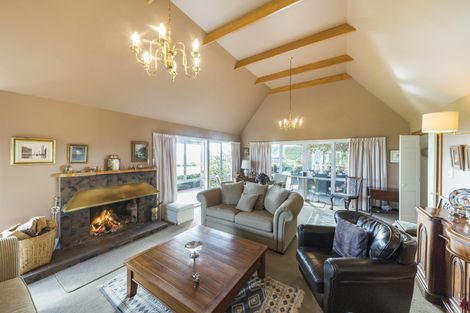 Photo of property in 38 Titirangi Drive, Fitzherbert, Palmerston North, 4471