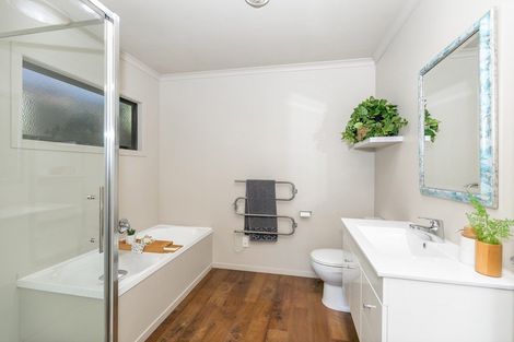 Photo of property in 24 Pointon Glade, Grandview Heights, Hamilton, 3200