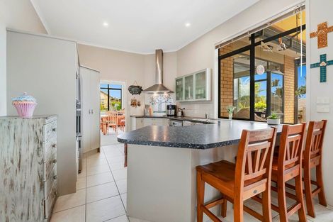 Photo of property in 4 Kingtide Place, Red Beach, 0932